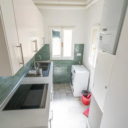 Grande E Luminoso In Centro Lejlighed *