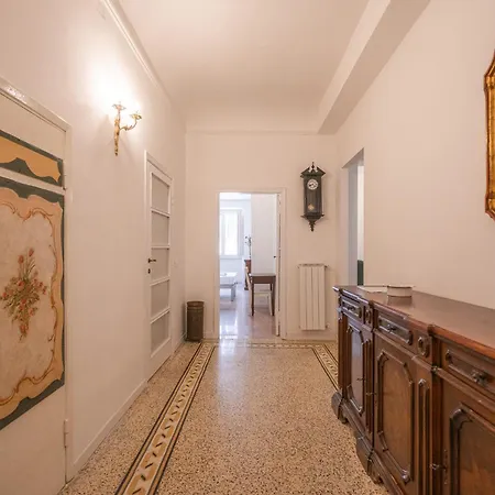 Grande E Luminoso In Centro Daire